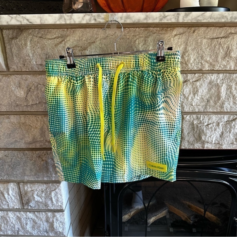Calvin Klein swimwear men’s swim trunks size small